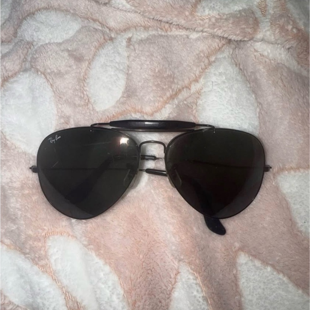 Ray-Ban Unisex Sunglasses with Dark Green Lenses